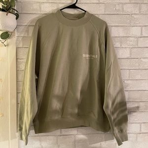 ESSENTIALS crew neck